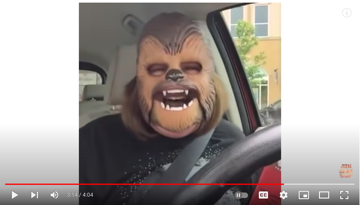 LAUGHING CHEWBACCA MASK LADY